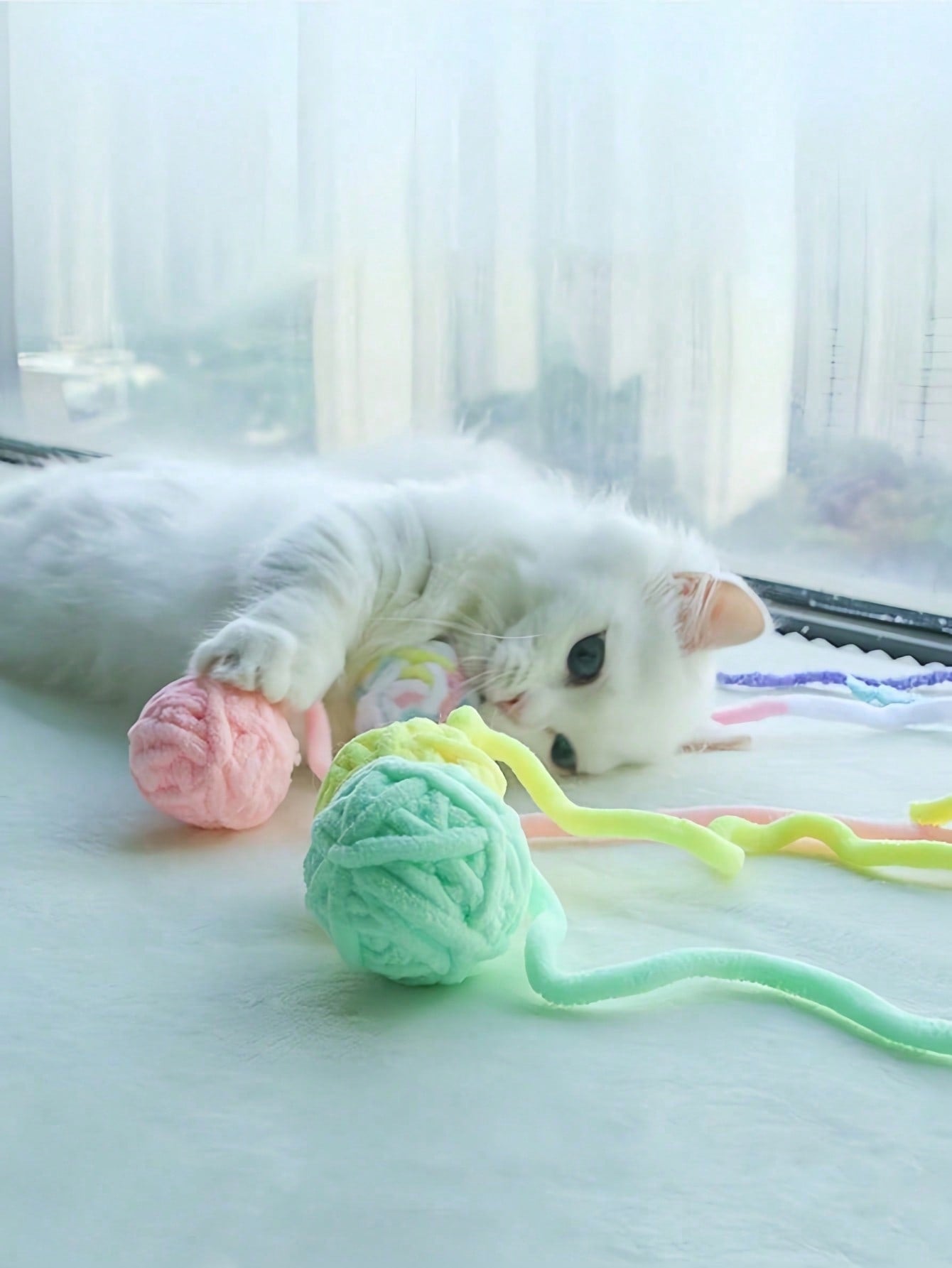 1pc Plus Cat Teaser Ball Multi-Colored Cat Fuzzy Balls&Yarn Soft Interactive Cat Toys For Indoor Cats Self Play, Cat Supplies (Random Color) Christmas For Holiday Gift Giving